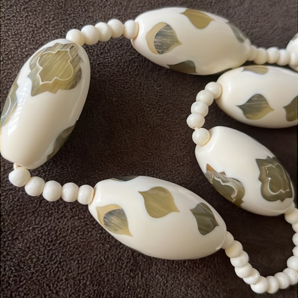 CHICOS beaded necklace and matching earrings - Picture 9 of 9